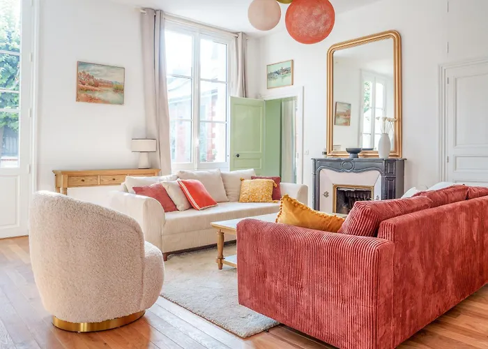 La Maison De Ronsard - By Prestiplace Tours